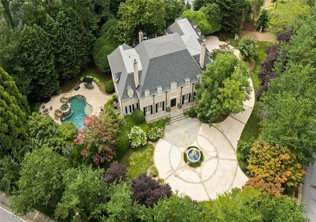 3rd image of 305 Forrest Lake Dr Nw, Sandy Springs, GA 30327 | MLS# 7812351