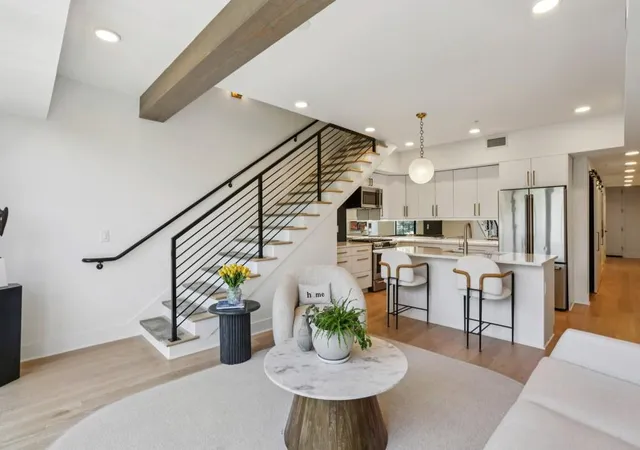 Listing Photo 3 - Condo for sale in building located at 346 Peters St Sw, Atlanta, GA 30313 - Unit #303