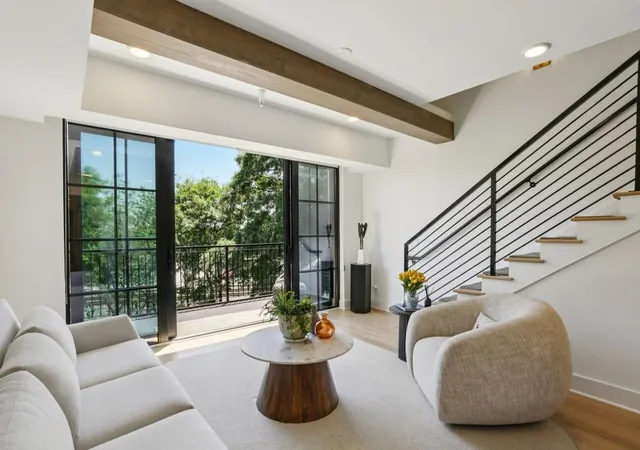 Listing Photo 4 - Condo for sale in building located at 346 Peters St Sw, Atlanta, GA 30313 - Unit #303