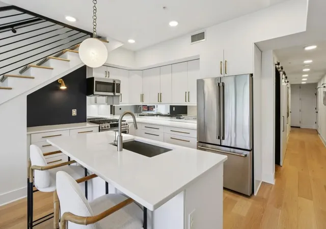 Listing Photo 5 - Condo for sale in building located at 346 Peters St Sw, Atlanta, GA 30313 - Unit #303
