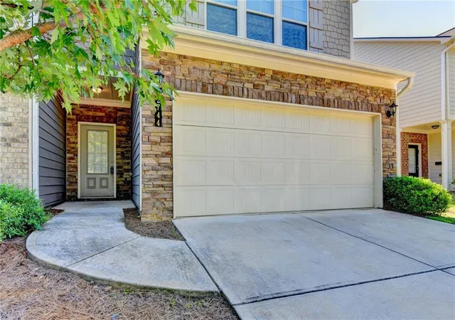 Photo 4 of Sale Pending at 2744 Shetley Crk Dr, Norcross, GA 30071 | MLS# 7761965 | Listing updated on 2026-09-19