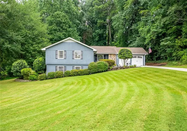 Photo 2 of Sale Pending at 1054 Fairfield Dr Ne, Marietta, GA 30068 | MLS# 7811976 | Listing updated on 2026-08-26