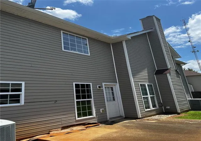 Photo 2 of Single family home for sale at 895 Paper Crk Dr, Lawrenceville, GA 30046 | MLS# 7815961 | Listing updated on 2026-08-09
