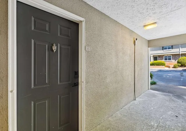 Photo 4 of Condo for sale at 6900 Roswell Rd #Q6, Sandy Springs, GA 30328 | MLS# 7761691 | Listing updated on 2026-09-04