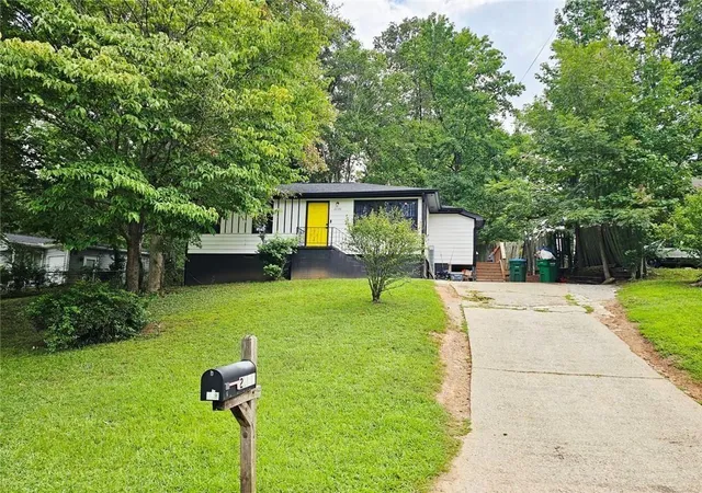 Photo 2 of Single family home for sale at 2096 Venesa Cir, Austell, GA 30168 | MLS# 7818087 | Listing updated on 2026-08-20