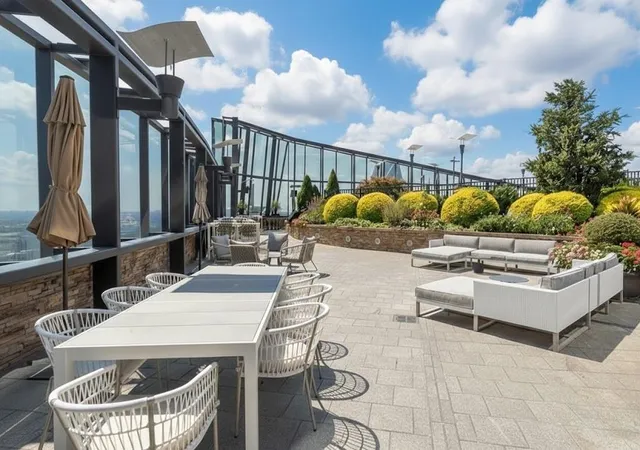 2nd image of 3344 Peachtree Rd Ne, Atlanta, GA 30326