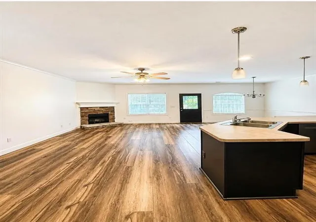 Photo 3 of Sale Pending at 121 Linton Dr, Acworth, GA 30102 | MLS# 7811814 | Listing updated on 2026-08-27