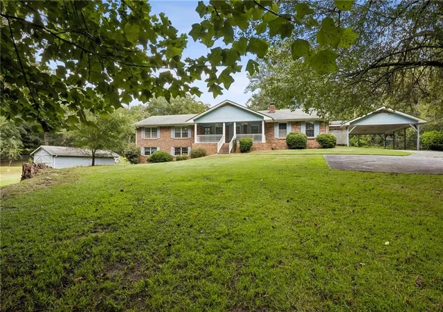 Photo 4 of Sale Pending at 2761 Valleydale Dr NW, Conyers, GA 30012 | MLS# 7823040 | Listing updated on 2026-08-28