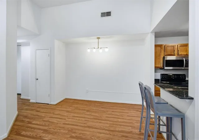 Listing Photo 5 - Condo for sale in building located at 1031 State St Nw, Atlanta, GA 30318 - Unit #106