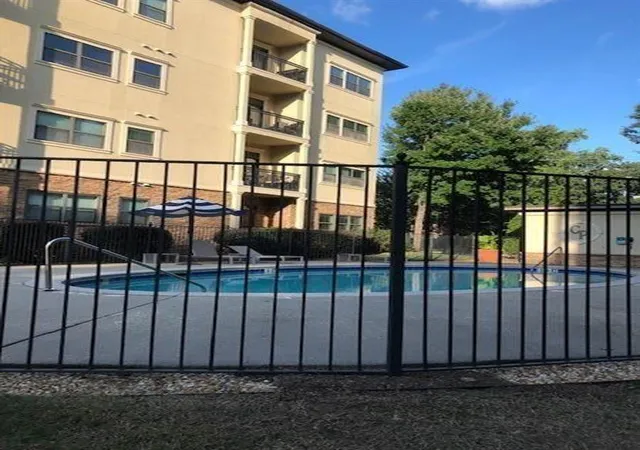 Listing Photo 2 - Condo for sale in building located at 2230 Cheshire Brg Rd, Atlanta, GA 30324 - Unit #412