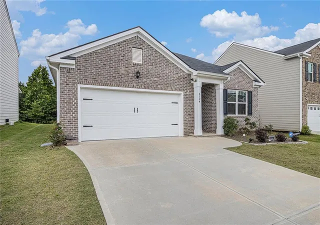 3rd image of 2304 Pelham Pass, Dacula, GA 30019 | MLS# 7786125