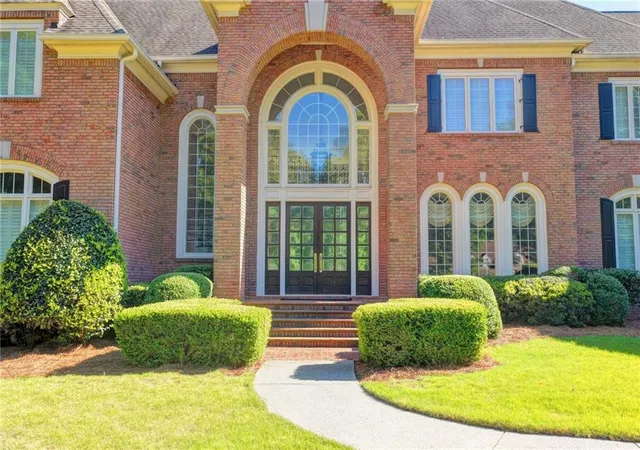 Photo 3 of Single family home for sale at 520 Old Cobblestone Dr, Sandy Springs, GA 30350 | MLS# 7748192 | Listing updated on 2026-09-08