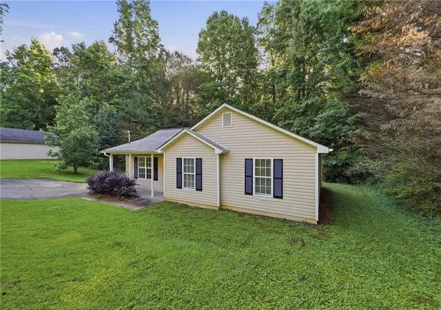 Photo 2 of Sale Pending at 572 Southern Tr Dr, Rockmart, GA 30153 | MLS# 7784500 | Listing updated on 2026-10-13