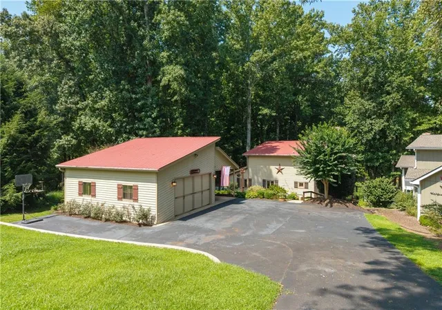 Photo 2 of Sale Pending at 346 Indian Cvs Dr, Dawsonville, GA 30534 | MLS# 7821870 | Listing updated on 2026-08-29