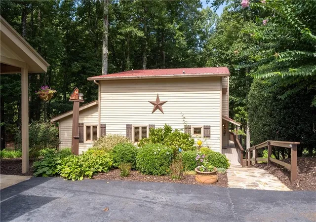 Photo 4 of Sale Pending at 346 Indian Cvs Dr, Dawsonville, GA 30534 | MLS# 7821870 | Listing updated on 2026-08-29