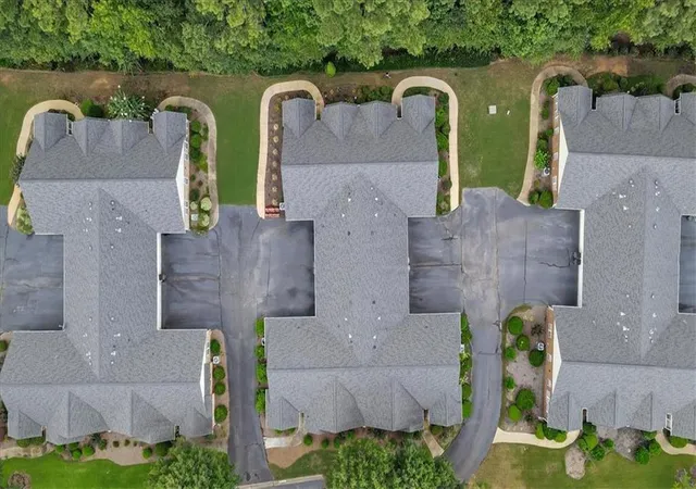 2nd image of 3766 Villa Springs Cir, Powder Springs, GA 30127