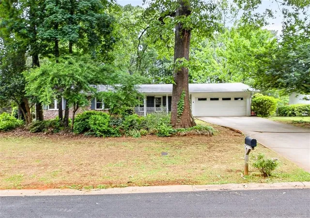 2nd image of 5623 Crestwood Dr, Stone Mountain, GA 30087 | MLS# 7770374