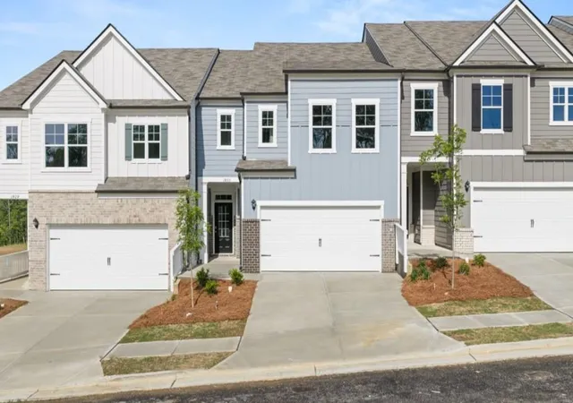 Homes for sale in Gainesville, GA | 1833 Meadow Green Cir, Gainesville, GA 30501 | MLS# 7752776