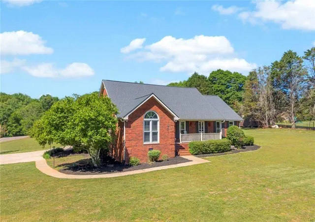 2nd image of 71 Woodridge Wy, Royston, GA 30662 | MLS# 7756831