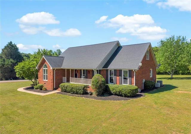 3rd image of 71 Woodridge Wy, Royston, GA 30662 | MLS# 7756831