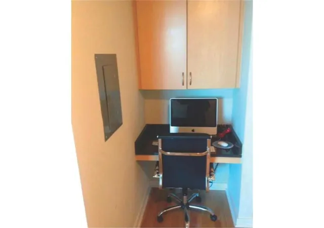 Photo 4 of Condo for sale at 400 W Peachtree St NW #1604, Atlanta, GA 30308 | MLS# 7820819 | Listing updated on 2026-10-08