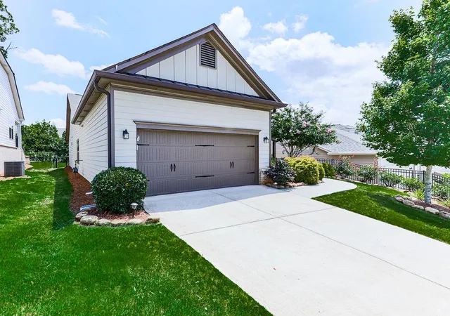 Photo 3 of Sale Pending at 511 Laurel Grv, Canton, GA 30114 | MLS# 7800271 | Listing updated on 2026-08-10