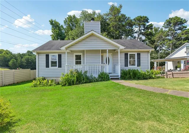 Photo 1 of Sale Pending at 2901 Waterford Dr, Gainesville, GA 30504 | MLS# 7803107 | Listing updated on 2026-10-03