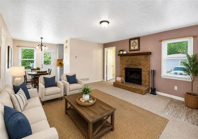 Photo 3 of Sale Pending at 2901 Waterford Dr, Gainesville, GA 30504 | MLS# 7803107 | Listing updated on 2026-10-03