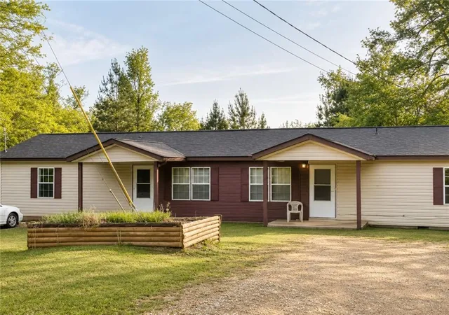 Photo 1 of Single family home for sale at 100 Horton Dr, Eatonton, GA 31024 | MLS# 7758466 | Listing updated on 2026-09-22