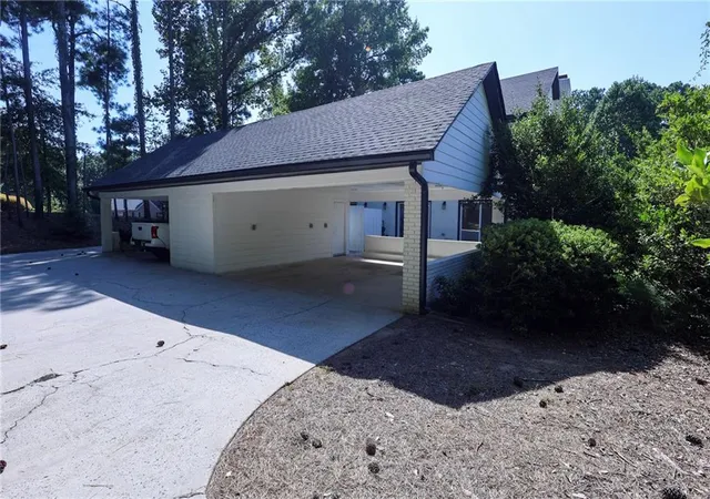 Photo 3 of House for sale at 150 Hunters Cvs, Roswell, GA 30076 | MLS# 7828262 | Listing updated on 2026-08-29