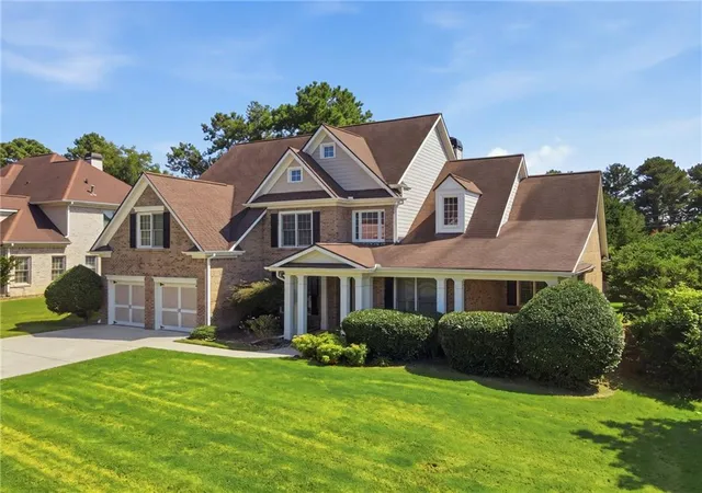Photo 4 of Single family home for sale at 2985 Ivy Brk Ln, Buford, GA 30519 | MLS# 7822549 | Listing updated on 2026-09-02