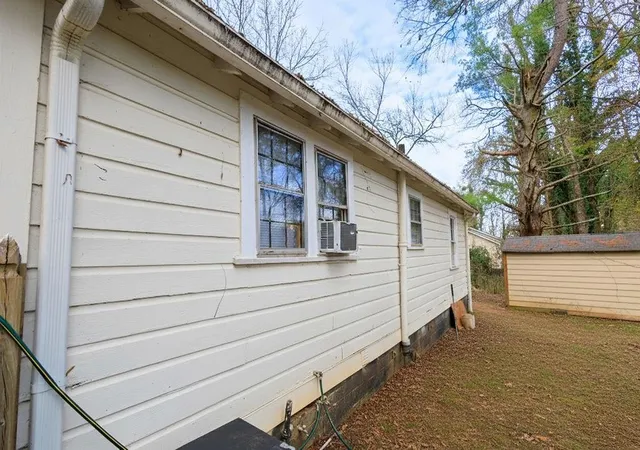 Photo 3 of Single family home for sale at 241 E Killian St, Canton, GA 30114 | MLS# 7536379 | Listing updated on 2026-09-02