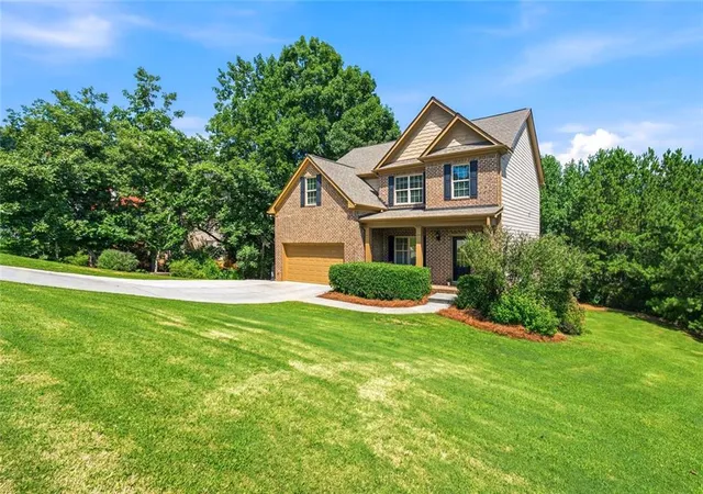 Photo 2 of Single family home for sale at 905 Maple Crk Ct, Loganville, GA 30052 | MLS# 7808622 | Listing updated on 2026-10-30