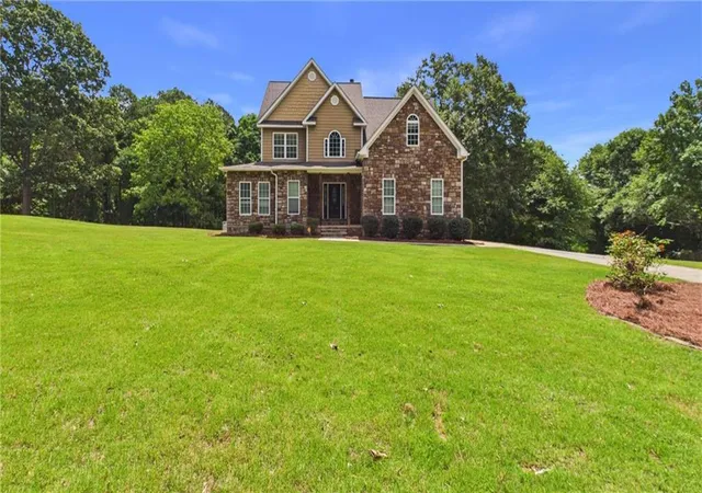 3rd image of 450 E End Rd, Covington, GA 30014 | MLS# 7804272