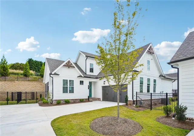 Photo 1 of Single family home for sale at 555 Pearl St, Cumming, GA 30040 | MLS# 7820197 | Listing updated on 2026-10-24