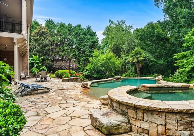 Photo 3 of Single family home for sale at 160 Ansley Way, Roswell, GA 30075 | MLS# 7744781 | Listing updated on 2026-06-17