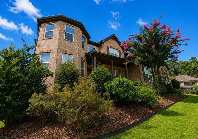 Photo 3 of Single family home for sale at 1321 Azalea Brk Dr, Lawrenceville, GA 30043 | MLS# 7805203 | Listing updated on 2026-09-10