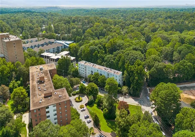 2nd image of 2960 Pharr Ct S Nw, Atlanta, GA 30305