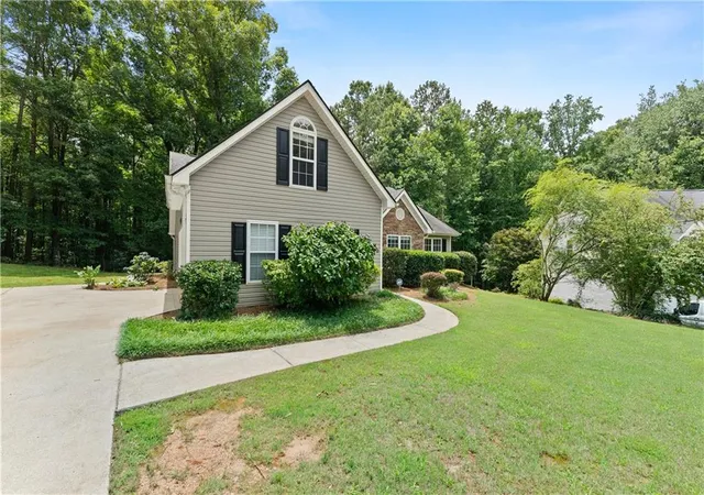 Photo 3 of Sale Pending at 6000 Devonshire Dr, Flowery Branch, GA 30542 | MLS# 7794799 | Listing updated on 2026-10-07