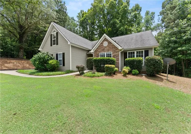 Photo 4 of Sale Pending at 6000 Devonshire Dr, Flowery Branch, GA 30542 | MLS# 7794799 | Listing updated on 2026-10-07