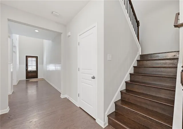 Photo 3 of Single family home for sale at 895 Laura Jean Ct, Buford, GA 30518 | MLS# 7829141 | Listing updated on 2026-09-19