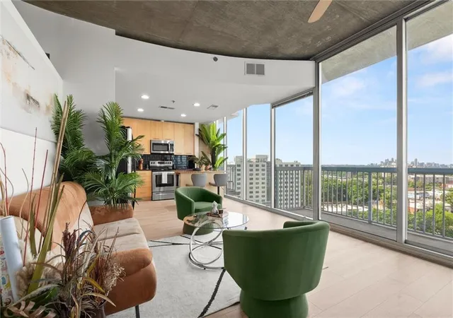 Photo 4 of Condo for sale at 3324 Peachtree Rd NE #1512, Atlanta, GA 30326 | MLS# 7781394 | Listing updated on 2026-07-01