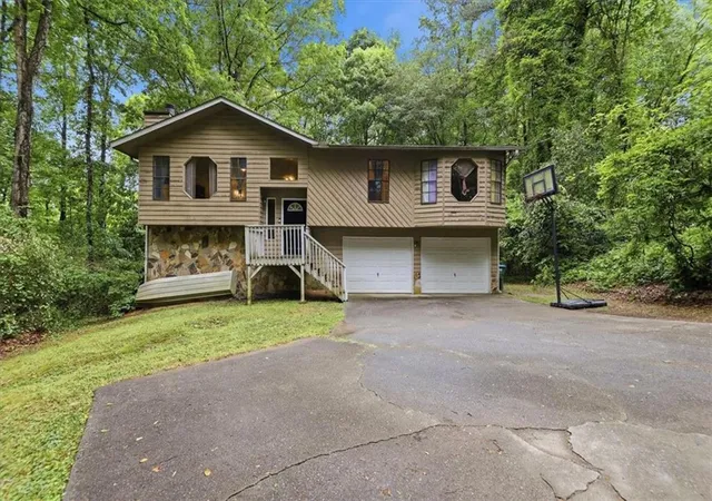 Homes for sale in Snellville, GA | 3055 Malvern Dr, Snellville, GA 30039 | MLS# 7761898