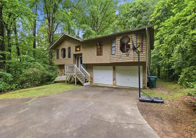 Homes for sale in Snellville, GA | 3055 Malvern Dr, Snellville, GA 30039 | MLS# 7761898