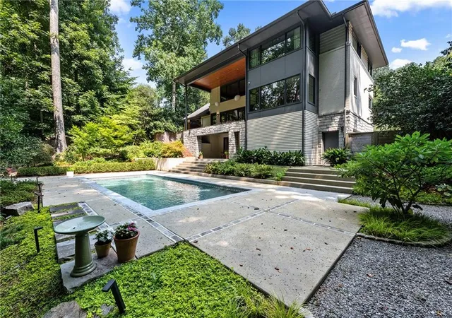 Photo 2 of Sale Pending at 878 Barton Woods Rd Ne, Atlanta, GA 30307 | MLS# 7814133 | Listing updated on 2026-09-04
