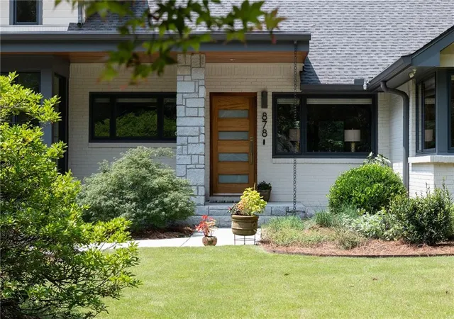 Photo 3 of Sale Pending at 878 Barton Woods Rd Ne, Atlanta, GA 30307 | MLS# 7814133 | Listing updated on 2026-09-04