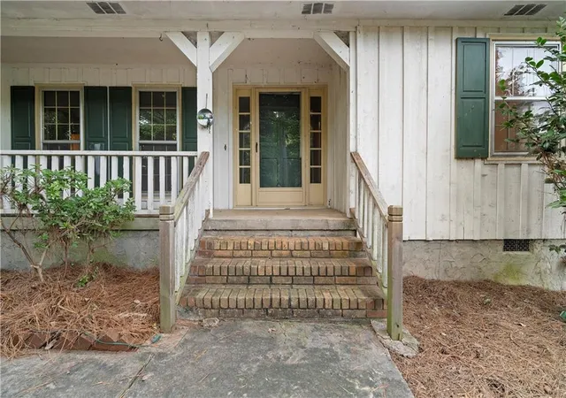 2nd image of 495 Huntington Dr, Alpharetta, GA 30004 | MLS# 7807698