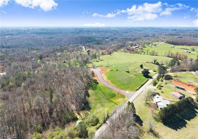 Photo 3 of Sale Pending at 48 White Oak Ct, Cleveland, GA 30528 | MLS# 7739782 | Listing updated on 2026-09-15