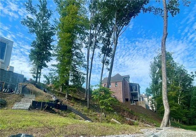 Photo 2 of Single family home for sale at 4404 Brookview Dr SE, Atlanta, GA 30339 | MLS# 7817162 | Listing updated on 2026-08-11