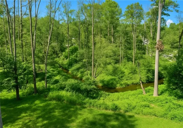 Photo 3 of Single family home for sale at 4404 Brookview Dr SE, Atlanta, GA 30339 | MLS# 7817162 | Listing updated on 2026-08-11